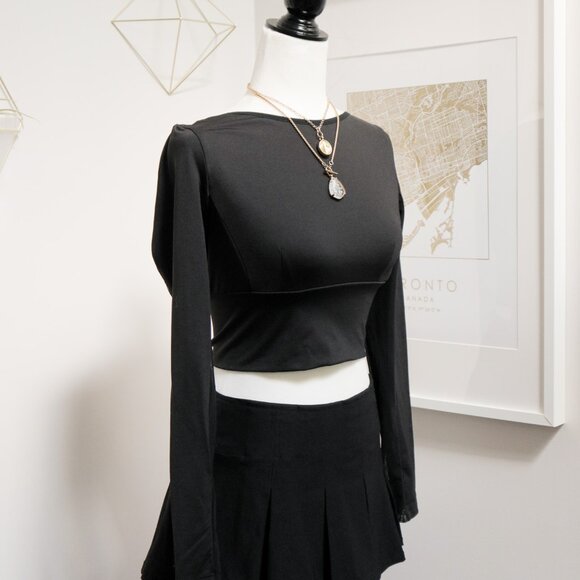 Black Long Sleeve Mesh Panel Crop Top 🐈⬛ MICHI NY - Picture 3 of 8